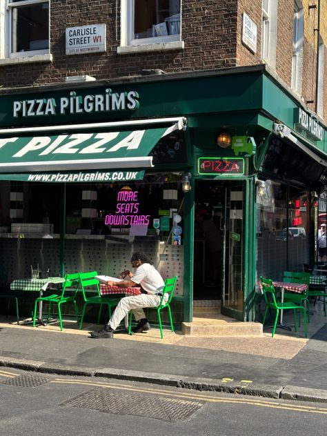 #pizza #london #restaurant #aesthetic #londontraveltips #travel #londonfood #londonstyle #soho Pizza Shop Aesthetic, Working At A Pizza Place Aesthetic, Pizza Story, Restaurant In London Aesthetic, Funky Pizza Restaurant, Nyc Pizza Aesthetic, Nyc Pizza Restaurants, Nyc Pizza, Pizza Express