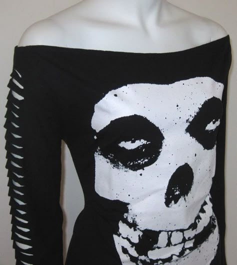 Goth Diy Shirt, Goth Tshirt Diy, Diy Goth Shirt, Punk Shirts Diy, Long Sleeve Diy, Goth Diys, Diy Punk Shirt, Misfits Tshirt, Goth Diy Clothes