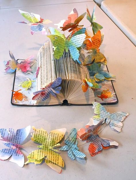 Book Art Sculptures, Page Crafts, Book Art Projects, Old Book Crafts, Butterfly Books, Recycled Books, Recycled Art Projects, Book Page Crafts, Upcycle Books