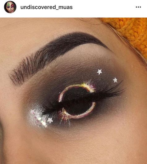 Eclipse makeup! Eclipse Inspired Makeup, Eclipse Eye Makeup, Eclipse Makeup Ideas, Black Hole Makeup, Solar Eclipse Makeup, Saturn Makeup, Eclipse Makeup, Fnaf Makeup, Goth Babe