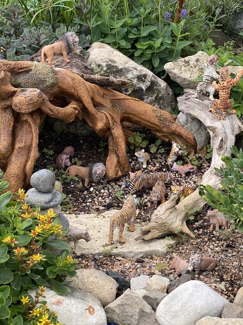 Dinosaur Fairy Garden, Dinosaur Garden For Kids, Dinosaur Garden, Dinosaur Dig, Dino Park, Dinosaur Play, Patch Ideas, Play Garden, Kids Garden