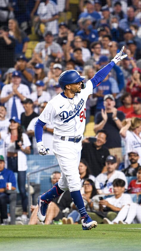 Mookie Betts Aesthetic, Los Angeles Dodgers Wallpapers, Mookie Betts Wallpaper, James Outman, Baseball Motivation, Mlb Baseball Players, Mlb Dodgers, Dodgers Nation, Baseball Wallpaper