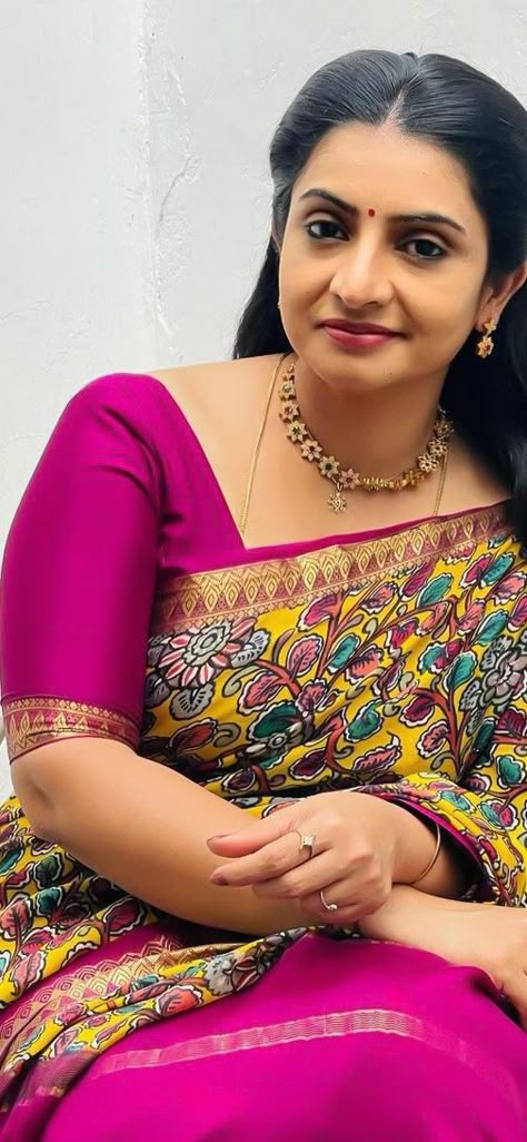 Sujitha Dhanush, Pakistani Women Dresses, Actress Hairstyles, Fancy Sarees Party Wear, Actress Pics, Indian Actress Hot Pics, Fancy Sarees, Curvy Girl Outfits