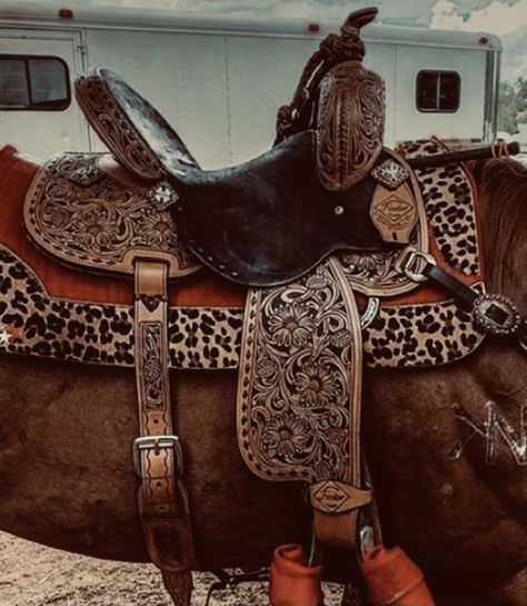 Leopard Print Horse Tack, Cute Horse Tack Western, Barrel Saddle Pads, Barrel Racing Saddle Pads, Barrel Racing Saddles For Sale, Barrel Saddles For Sale, Western Horse Tack Turquoise, Horse Tack Western, Western Tack Sets