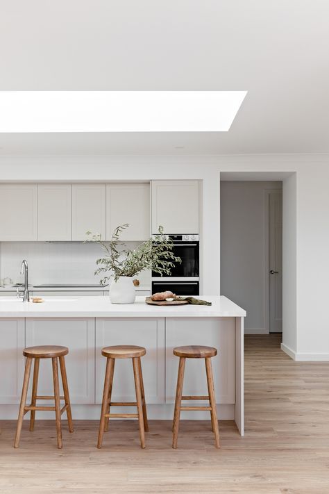 Kitchen Bench Colours, Neutral Kitchen Ideas Modern, Neutral Colour Kitchen Ideas, Light Neutral Kitchen, Kitchen With Sunlight, Neutral Colour Kitchen, Kitchen Skylight Ideas, Skylights In Kitchen, Kitchen Bench Decor