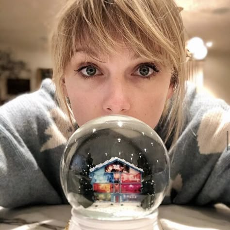 Lover House, Taylor Swift Christmas, Lover Era, Celebrities Fashion, Soft Aesthetic, Christmas Icons, Snow Globe, Taylor Swift, Swift