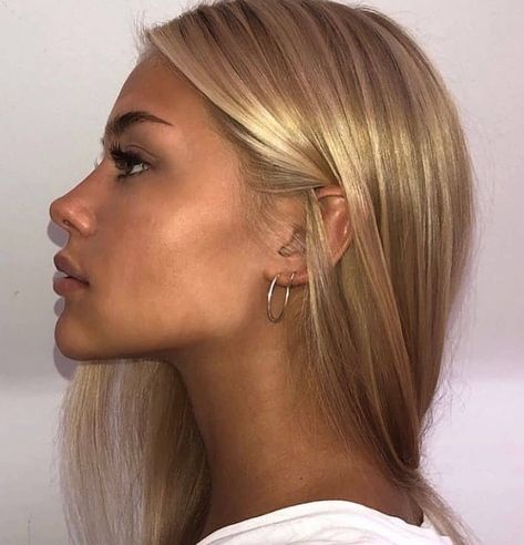 Celebrating women since 2015 🔥’s Instagram post: “OKAY JAWLINE i see youuu 😍 dm us a picture of your side profile for a chance to win a free promotion dolliesss 😋” Corp Perfect, Rhinoplasty Nose Jobs, Pretty Nose, Perfect Nose, Slimmer Face, Indian Human Hair, Straight Hair Bundles, Fast Hairstyles, Nose Job