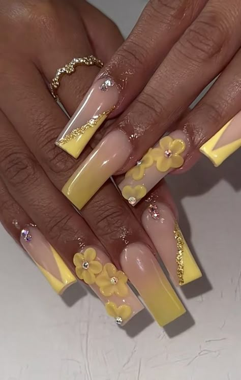 Yellow Silver Nails, Yellow Glam Nails, Yellow Birthday Nails Acrylic, Yellow Baddie Nails Acrylic, Y2k Nails Yellow, Yellow Nails With Charms, Yellow Quince Makeup, Yellow Quinceanera Nails, Yellow Hoco Nails