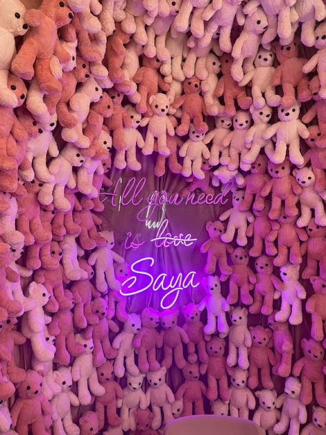 Pink wall art from Saya Dubai Cafe Selfie Wall, Cafe Selfie, Selfie Spot, Selfie Wall, Dog Bakery, Pink Shop, Christmas Photoshoot, Pink Wall, Disney Home