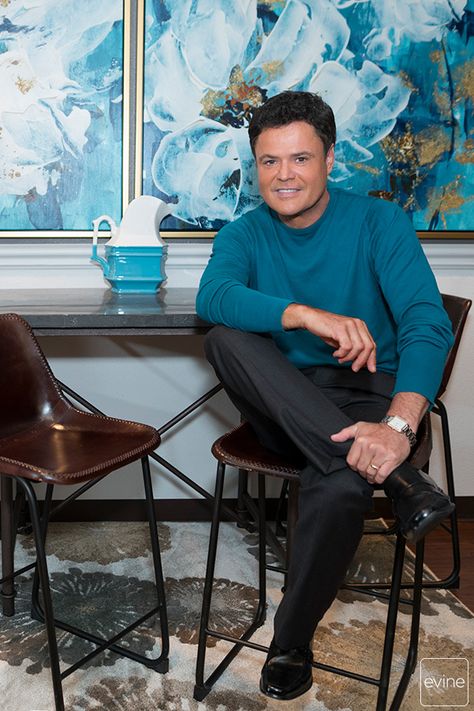 Celebrity superstar, Donny Osmond & his wife Debbie Osmond, are bringing their home collection to Evine! The home décor products, which are aimed at making your home & family #1, are designed for everyday life and are sure to fit your lifestyle! Click through to begin shopping, plus, tune in to the premieres on April 9 & 10! The Great Oz, Debbie Osmond, Flamingo Las Vegas, Metal Stools, Osmond Family, The Osmonds, Donny Osmond, Singing Group, Family Man