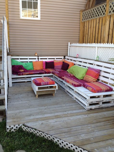 Pallet Garden Furniture, Pallet Bench, Rooftop Design, Pallet Outdoor, Recycled Pallets, Pallet Crafts, Pallet Furniture Outdoor, Diy Pallet Projects, Wooden Pallets