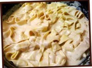 Egg Noodles and Gravy- Homemade Gravy Homemade, Chicken For Dinner, Egg Noodle Recipes, Bake Chicken, Christmas Meal, Stove Top Recipes, Homemade Noodles, Small Chicken, German Recipes