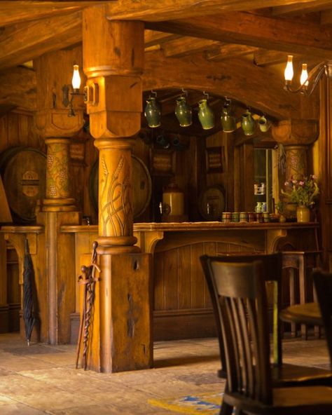 lotr set, Hobbit House, Prancing Pony Hobbit House Aesthetic, Hobbit Home Aesthetic, Hobbit Aesthetic Home, Hobbit Room, Hobbit Kitchen, Hobbit Core, Taverna Medieval, Hobbit House Interior, Medieval Interior