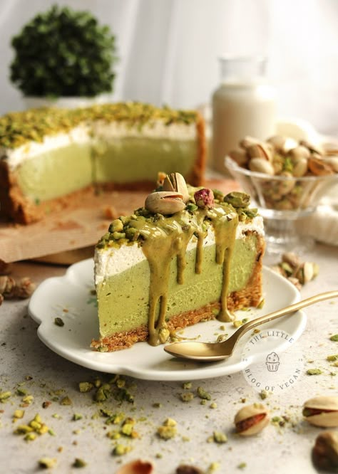 Slice of pistachio cheesecake on a small plate with gold fork. Pistachio Cheesecake Recipe, Baked White Chocolate Cheesecake, Vegan Pistachio, Pistachio Cheesecake, Frozen Cheesecake, Vegan White Chocolate, Pistachio Cream, Pistachio Cake, Cheesecake Filling