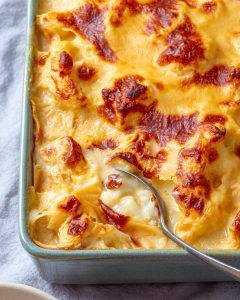 Cauliflower Cheese Bake, Vegan Casserole, Baked Roast, Vegan Italian, Vegan Cauliflower, Cauliflower Cheese, Vegan Side Dishes, Vegan Lunches, School Night