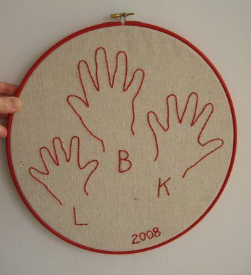 embroidery handprints Embroidery Family, Family Hand Prints, Grandparents Day Crafts, Handprint Gifts, Hand Prints, Crafty Gifts, Handprint Art, Kids Hands, Embroidery Ideas