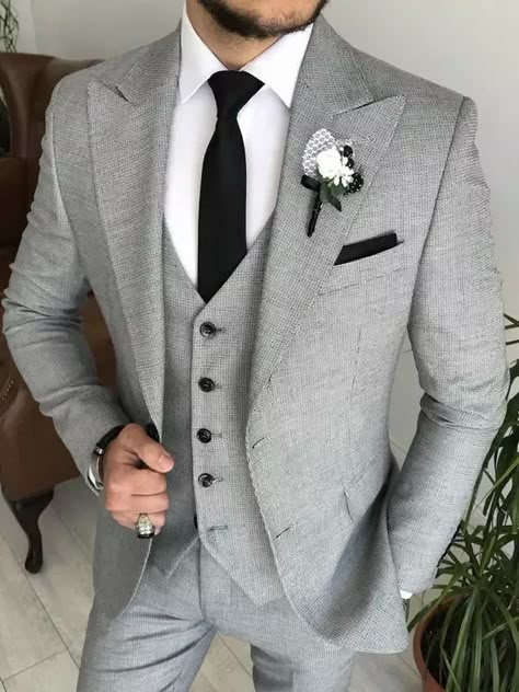 Grey Wedding Suits 2024: Top Trends, Colors & Stylish Groom Attire Ideas Light Grey Suit Men, Grey Wedding Suits, Grey Suit Styling, Grey Blazer Outfit, Wedding Suits Men Grey, Grey Tux, Gray Groomsmen Suits, Grey Slim Fit Suit, Best Wedding Suits