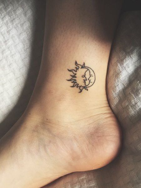 Full Moon Tattoo, Petit Tattoo, Ankle Tattoos For Women, Shape Tattoo, Small Tattoos With Meaning, Muster Tattoos, Cat Tattoos, Small Tattoos Simple, Small Wrist Tattoos