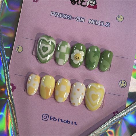 Green and yellow tik tok trendy nails Korea Nail Art, Green Nail Art, Fake Nails Designs, Green Nail Designs, Long Nail Designs, Korean Nails, Blush Nails, Nails 2023, Pretty Nail Art