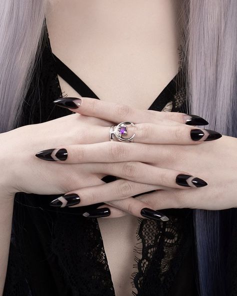 Nail Designs Halloween, Nail 2022, Vampire Nails, Witch Nails, Witchy Nails, 2023 Halloween, Punk Nails, Gothic Nails, Goth Nails