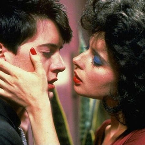 🌴🍉 80s Aesthetics🌴🍉 on Instagram: “Kyle MacLachlan & Isabella Rossellini in Blue Velvet. 1986🇺🇸 … follow @concepttalk and @neontalk #bluevelvet #davidlynch #kylemaclachlan…” Blue Velvet Movie, Blue Velvet 1986, Kyle Maclachlan, Isabella Rossellini, Fritz Lang, Septième Art, I Love Cinema, Movie Shots, Film Inspiration