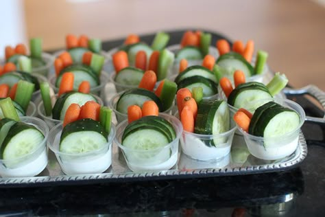 Fruit And Veggie Cups For Party, Veggie Party Cups, Individual Veggie Cups For Party, Vegetable Cups For Party, Mini Veggie Cups, Individual Veggie Cups And Dip, Salad In A Cup For Party, Individual Salads For Parties, Veggie Cups For Party