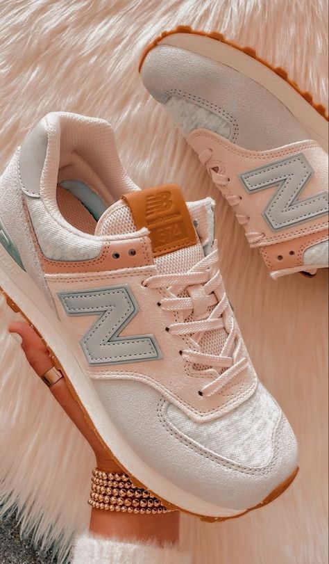 Cute Trendy Tennis Shoes, New Balances Preppy, Cute New Balance Shoes Women, Comfy Cute Shoes, Cute New Balance Shoes 574, Shoes Aesthetic New Balance, Cute Shoes 2023, Easy Summer Lunch Recipes, New Balance Shoes Womens