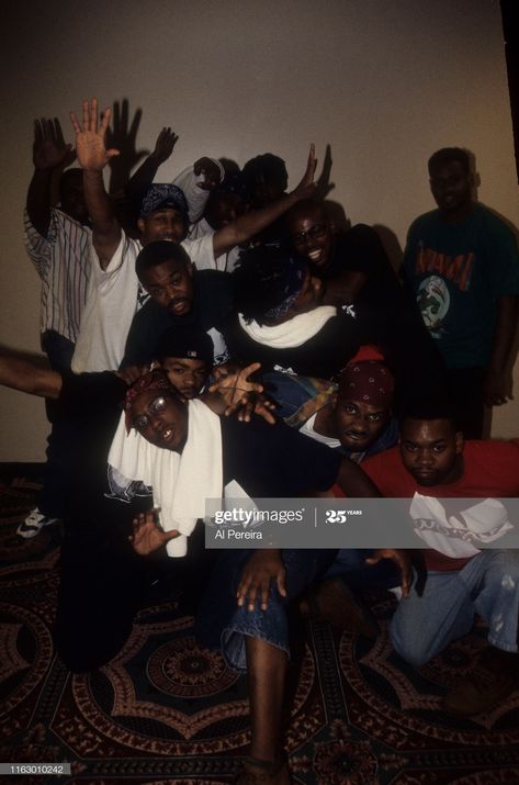 Wu Tang Clan Members, 2000’s Outfit, 90s Rappers Aesthetic, Man Pictures, 90s Rappers, Hood Memes, Method Man, Rapper Art, Wu Tang Clan