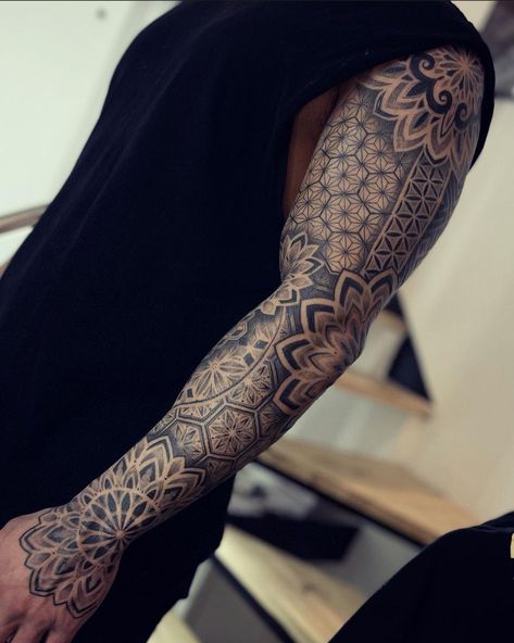 Men’s Geometric Sleeve, Mens Geometric Tattoo, Geometric Tattoo Elbow, Mandala Tattoo Forearm, Tattoo Ideas Book, Geometric Tattoo Ideas, Mosaic Tattoo, Voll Arm-tattoos, Mandala Tattoo Men