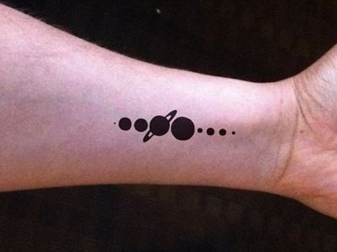 Planet Tattoo, Tattoo Wallpaper, Solar System Tattoo, Tatuagem Masculina Pequena, Simple Arm Tattoos, Tattoo Dotwork, Tato Henna, Planet Tattoos, Wolf Tattoo Design