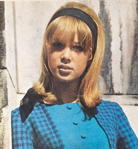 Patty Boyd, Patti Boyd, 60s Aesthetic, Beatles Girl, Jane Asher, Pattie Boyd, Barbie Hairstyle, I Fall To Pieces, The White Album