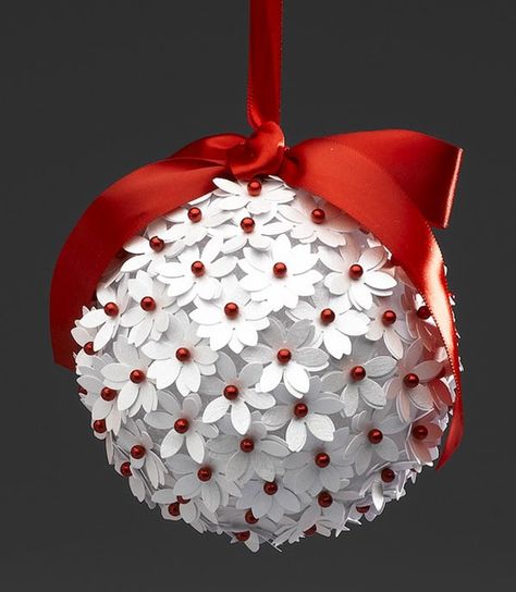 Jul Diy, Homemade Christmas Tree, Kissing Balls, Paper Ornaments, Flower Ornaments, Christmas Ornaments Homemade, Christmas Ornament Crafts, Handmade Christmas Ornaments, Noel Christmas