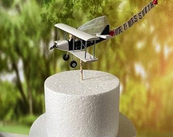 Aviation Wedding Theme, Adventure Cake Topper, Travel Wedding Cake, Pilot Wedding, Tropical Cake Topper, Nautical Wedding Cakes, Airplane Wedding, Aviation Wedding, Beach Wedding Cake Toppers