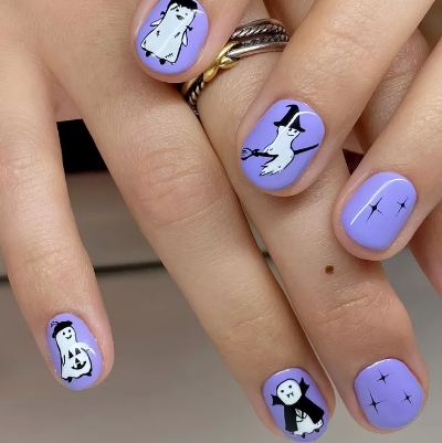 With Halloween right around the corner, what better way to express yourself than with a spooky and stylish manicure? It’s the perfect time to combine eerie and sophisticated styles into your nail art designs. We have put together a collection of nail designs inspired by classic Halloween characters and themes that will give your manicure a mix of chic and chilling vibe. Nail Designs For October, Haunted Forest Halloween, Glamorous Halloween, Halloween Nail Ideas, Pumpkin Nail Art, Halloween Manicure, Festive Nail Art, Fall Manicure, Pumpkin Nails