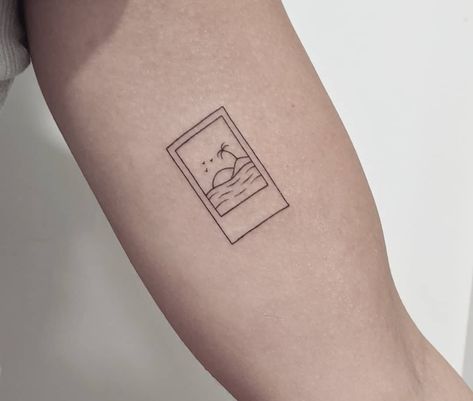 Framed Minimalist Tattoo, Small Rectangle Tattoo, Polaroid Tattoo Ideas Simple, Poloroid Tattoo Simple, Tiny Leg Tattoos Women, Tattoo In Square Frame, Small Frame Tattoo, Tattoo Square Frame, Polaroid Tattoo Minimalist