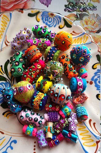 Jessica Grady, Arte Hippy, Felt Wool Ball, Boho Beads, Fiber Art Jewelry, Felt Beads, Paper Bead Jewelry, Felt Embroidery, Felt Jewelry