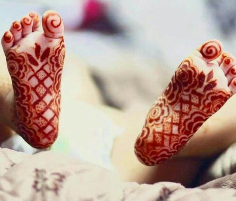 Baby Mehndi Design, Feet Mehndi, Henna Designs For Kids, Foot Henna, Finger Henna Designs, Legs Mehndi Design, Henna Art Designs, Easy Mehndi, Latest Henna Designs