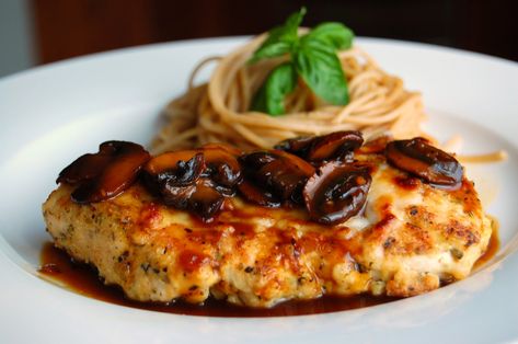 Quick Italian Recipes, Easy Chicken Marsala, Pesto Pasta Dishes, Easy Italian Dinner, Pan Fried Chicken Breast, Chicken Marsala Easy, Recipe Copycat, Minute Chicken, Marsala Recipe