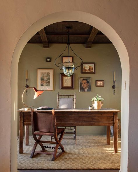 Spanish Style Office, Small Office Makeover, Flat Inspiration, Lone Fox, Spanish Revival Home, Office Gallery Wall, Office Vintage, Cozy Home Office, Classic Interiors