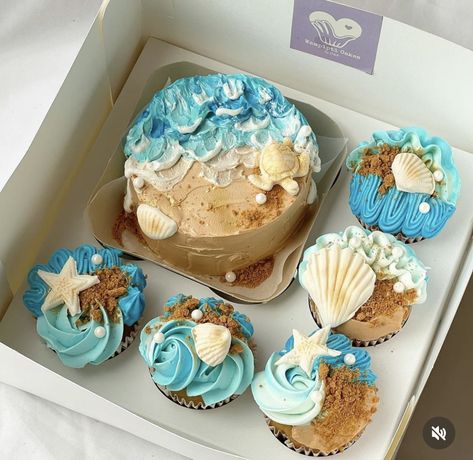 Beach 18th Birthday Party, Seashell Cake Ideas, Cupcakes Beach Theme, Beach Theme Party Aesthetic, Beach Birthday Cupcakes, Sea Themed Desserts, Ocean Themed Birthday Party Food, Blue Cupcakes Aesthetic, Ocean Desserts