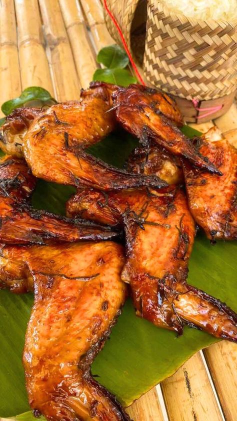 6 Marinated Thai chicken wings with a portion of sticky rice next to it. Lemongrass Chicken Wings, Cambodian Chicken Wings, Laos Chicken Wings, Lao Chicken Wings, Thai Chicken Marinade, Healthy Wings, Thai Chicken Wings Recipe, Thai Chicken Wings, Gai Yang