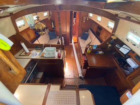 1984 Aloha 34 Racer/Cruiser for sale - YachtWorld Yacht Interior Decor, Teak Interior, Trawler Boats, Liveaboard Boats, Boat Interior Design, Fishing Yachts, Bamboo Privacy, Hatch Cover, Boat Restoration