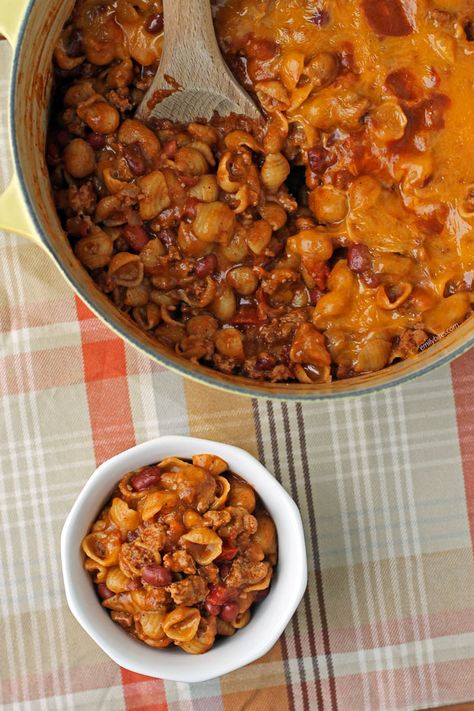 Emily Bites One-Pot Cheesy Chili Mac - Emily Bites Emily Bites Weight Watchers, Cheesy Chili Mac, Ww Lunches, Ww Pasta, Skinnyish Dish, Cheesy Chili, Chili Seasoning Recipe, Ground Turkey Chili, Emily Bites