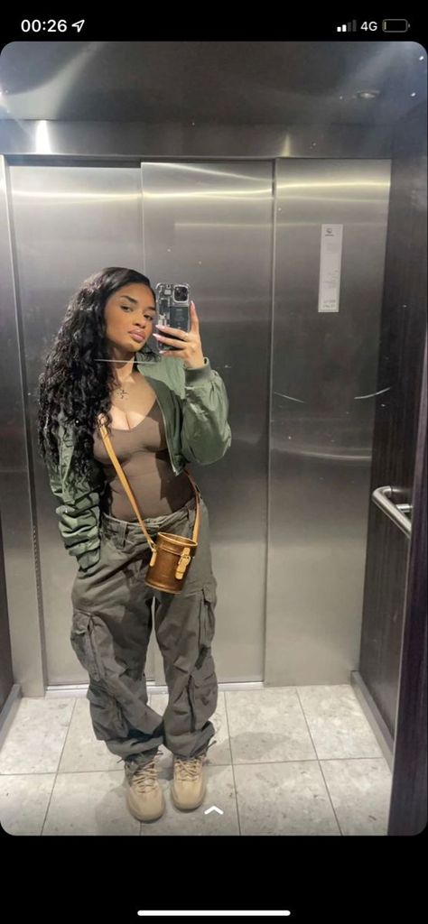 Rate This Cargo pant outfit From ⭐1~10. SAVE & FOLLOW i will update everyweek. Cargo Pant Outfit, London Outfits, Streetwear Girl, Earthy Outfits, Streetwear Fashion Women, Cute Swag Outfits, Cute Everyday Outfits, Baddie Outfits Casual