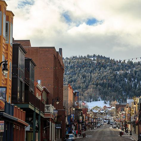 10 Winter Weekend Getaways in the USA • The Blonde Abroad Places To Visit In Utah, Utah Lakes, Winter Weekend, Best Weekend Getaways, Ski Town, Park City Utah, White Water Rafting, Best Places To Live, Salt Lake City Utah