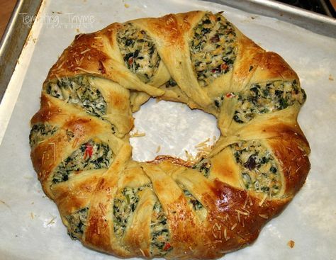 Crescent Roll Rings, Spinach Appetizers, Crescent Ring Recipes, Crescent Rings, Artichoke Appetizer, Halloween Fingerfood, Crescent Roll Recipes Dinner, Crescent Recipes, Crescent Ring