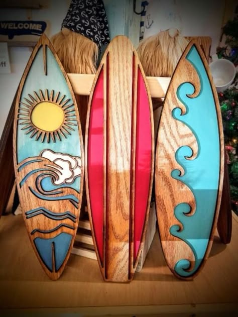 17 Fun Tiki Bar Ideas for Your Backyard (or Indoors!) Diy Surfboard Decor, Turtle Wall Decor, Security Office, Surfboard Decor, Art Coquillage, Surfboard Wall Art, Beach Theme Bathroom, Surf Boards, Beach Room