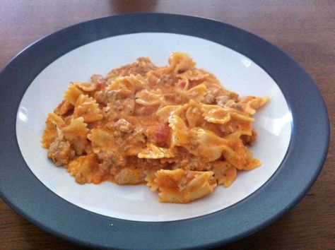 Pioneer Woman Bowtie Pasta Lasagna Pioneer Woman, Bow Tie Lasagna, Bowtie Lasagna, Pioneer Woman Recipes Dinner, Bow Tie Pasta Recipe, Chicken Lasagna Recipe, Chicken Lasagna, Dinner Rolls Recipe, Family Meal Planning