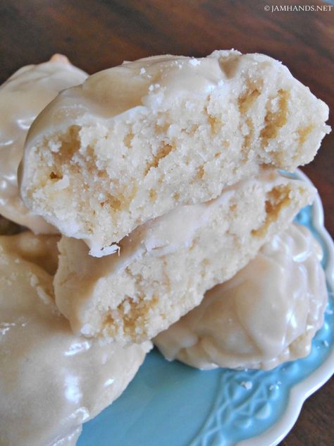 Buttery Scones, Southern Tea, Butter Cake Cookies, Tea Cakes Recipes, Russian Tea, Tea Cookies, Tea Cake, Dental Cleaning, Christmas Dessert