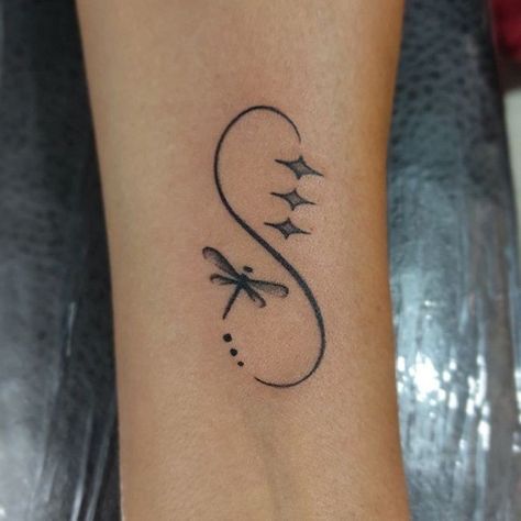 Dragon Fly Tattoo For Women Simple, Dragonfly Tatoos, Wings Tattoo Meaning, Moutain Tattoos, Tattoo Bar, Dragonfly Tattoos, Small Dragonfly Tattoo, Dragonfly Artwork, Freedom Tattoos